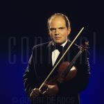 04-07-1990 Jaap van Zweden at studio Amsterdam

[keywords]Eyecontact, Posed, Half Length, Violin[/keywords]
